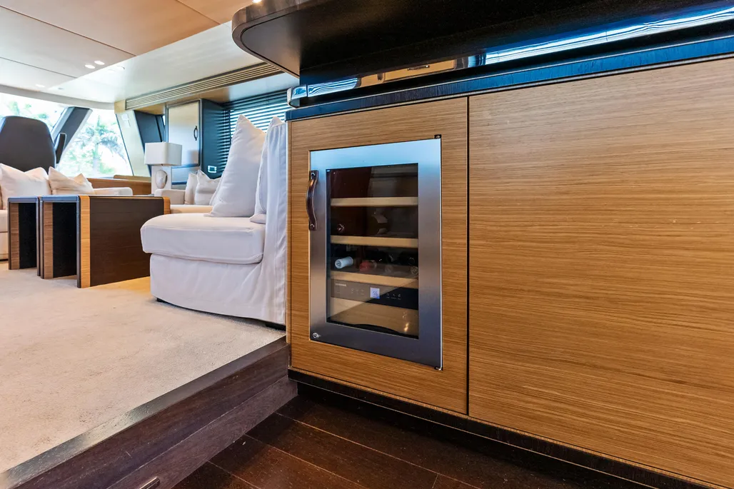 Yacht Photo 24